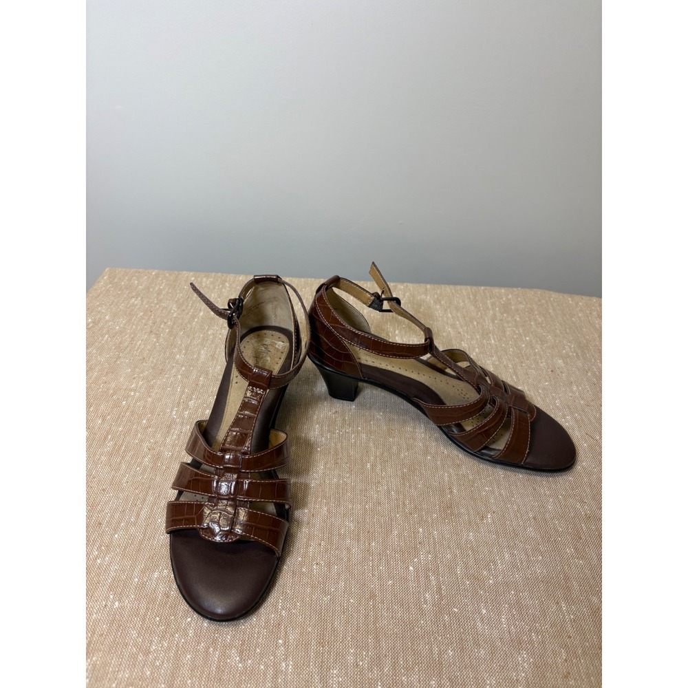 Softspots Brown Croc Embossed T-Strap Sandals Low Block Heel Pillowtop 7M